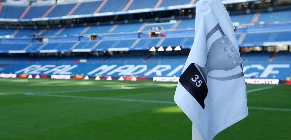 Corner flag with '35' at Real Madrid stadium
