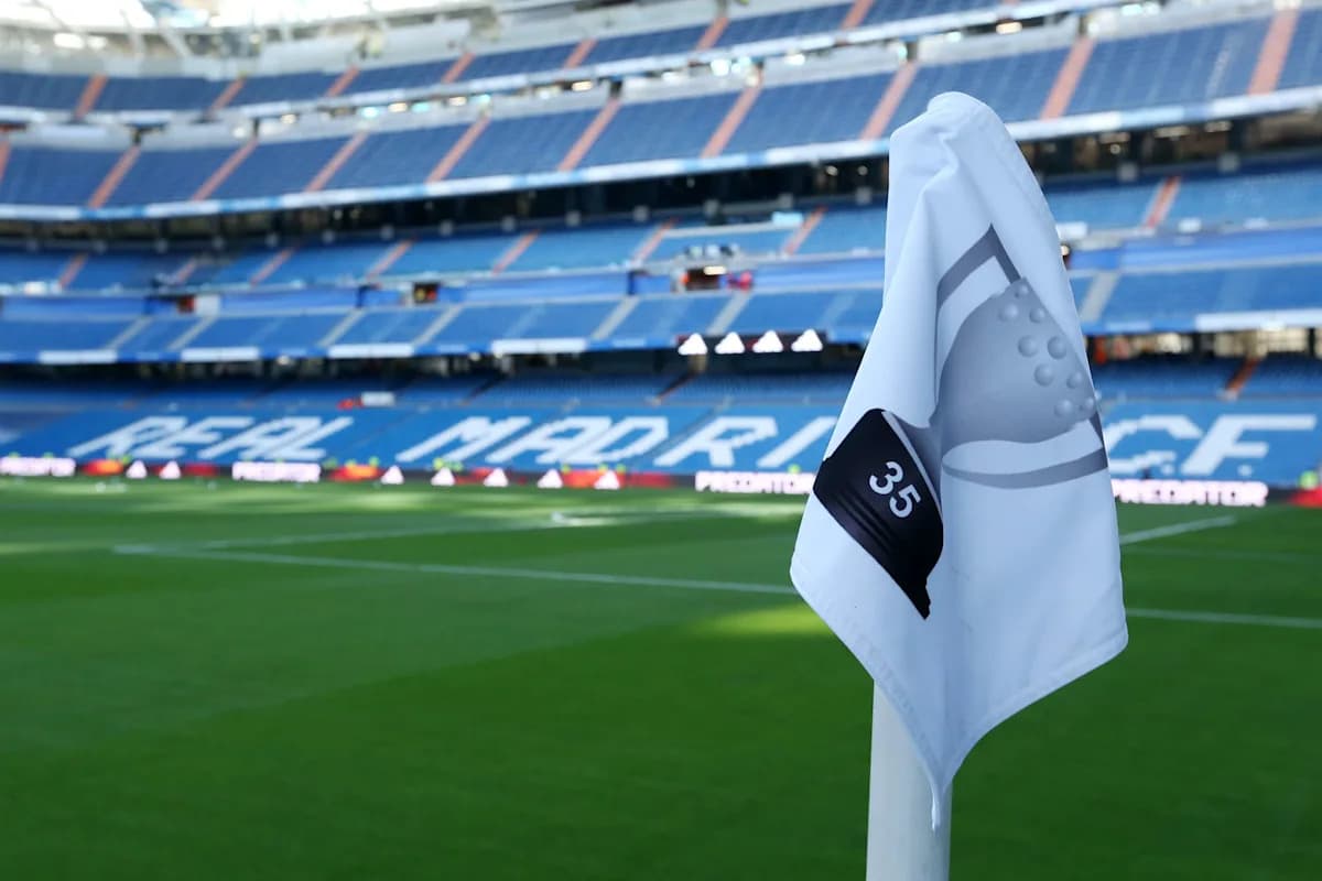 Corner flag with '35' at Real Madrid stadium