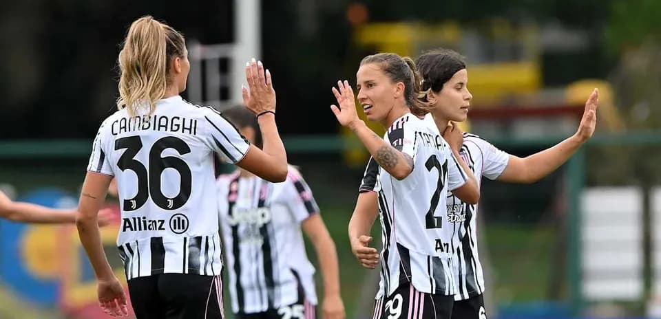 Juventus women celebrating during Serie A match