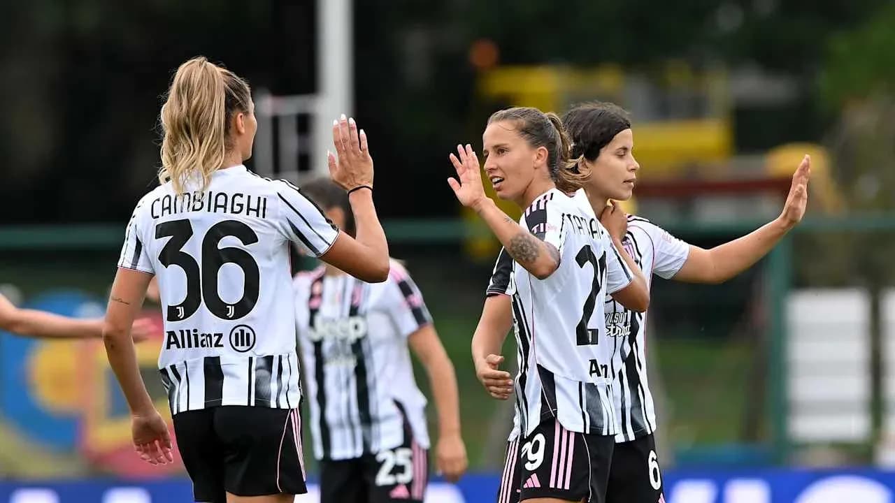 Juventus women celebrating during Serie A match