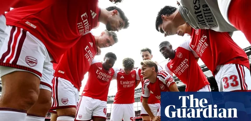 Arsenal players huddled together before a match
