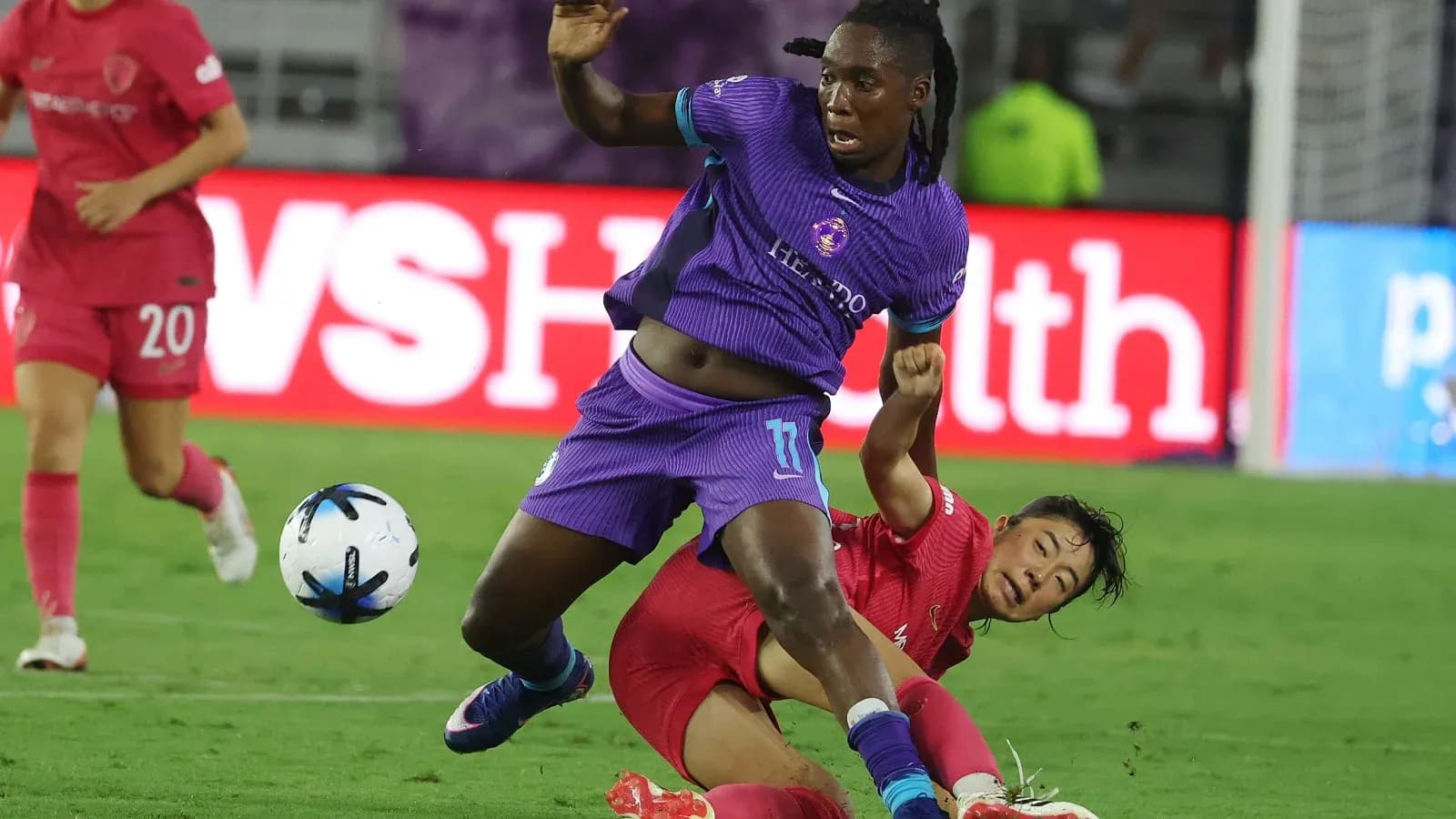 Player tackling during Orlando Pride vs North Carolina Courage