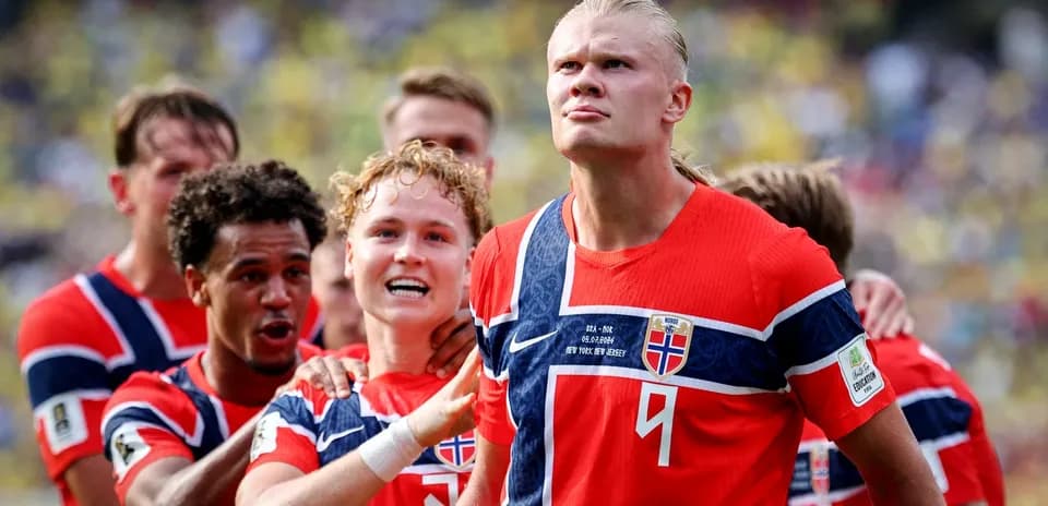 Norwegian players celebrating during World Cup match