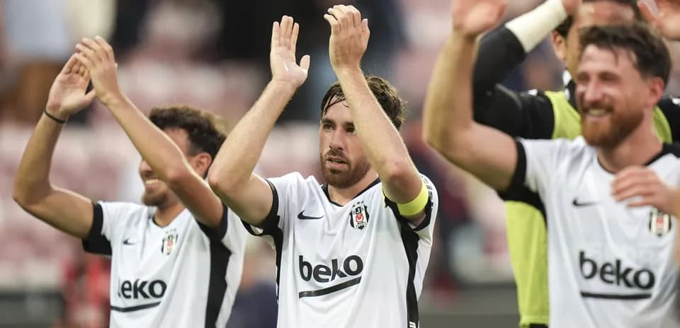 Beşiktaş players celebrating after the match