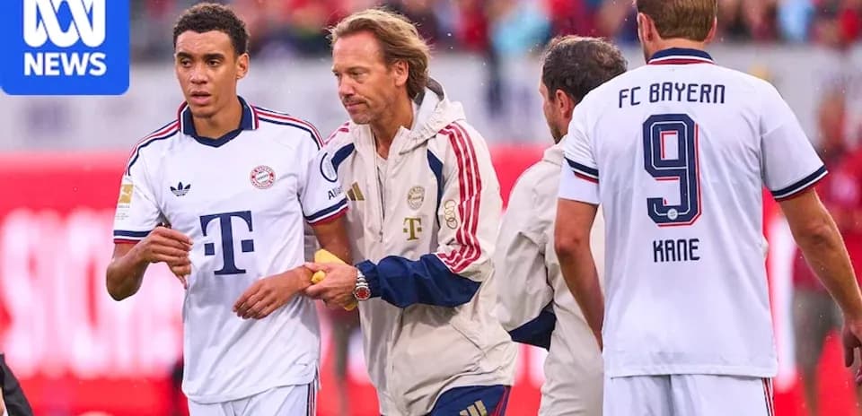 Bayern Munich players and coach during substitution