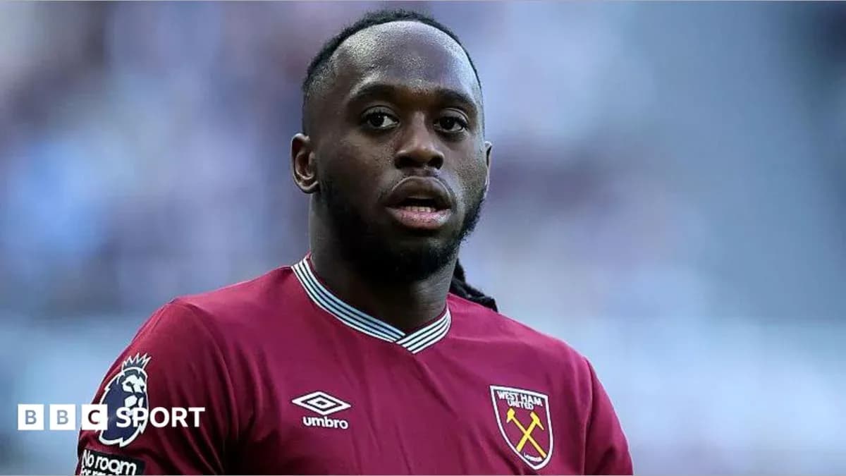 Player in West Ham United kit during match
