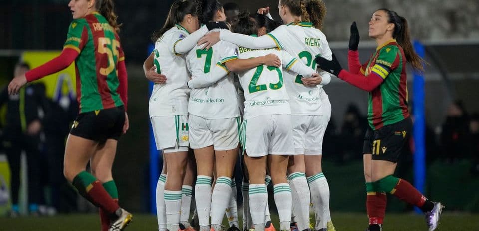 Celebration of Roma Women players after a goal