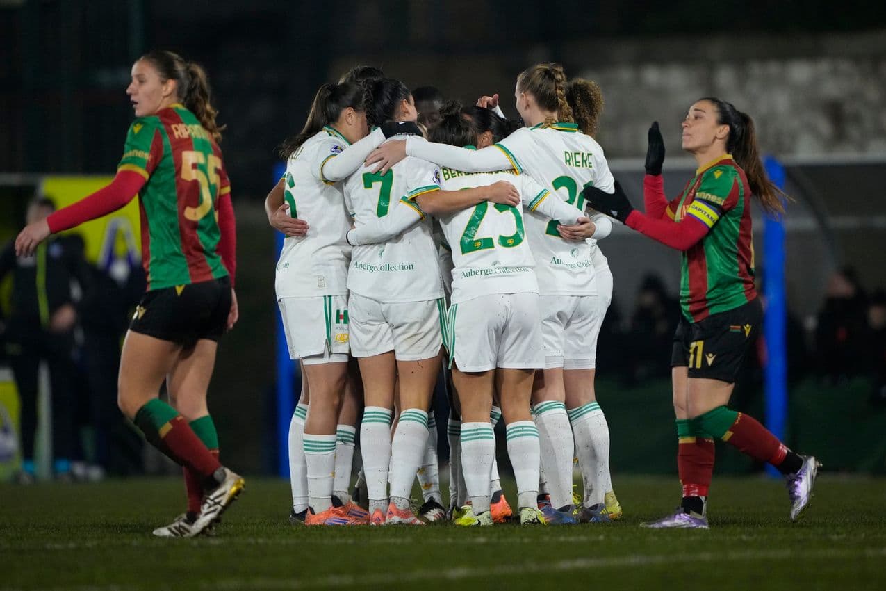 Celebration of Roma Women players after a goal