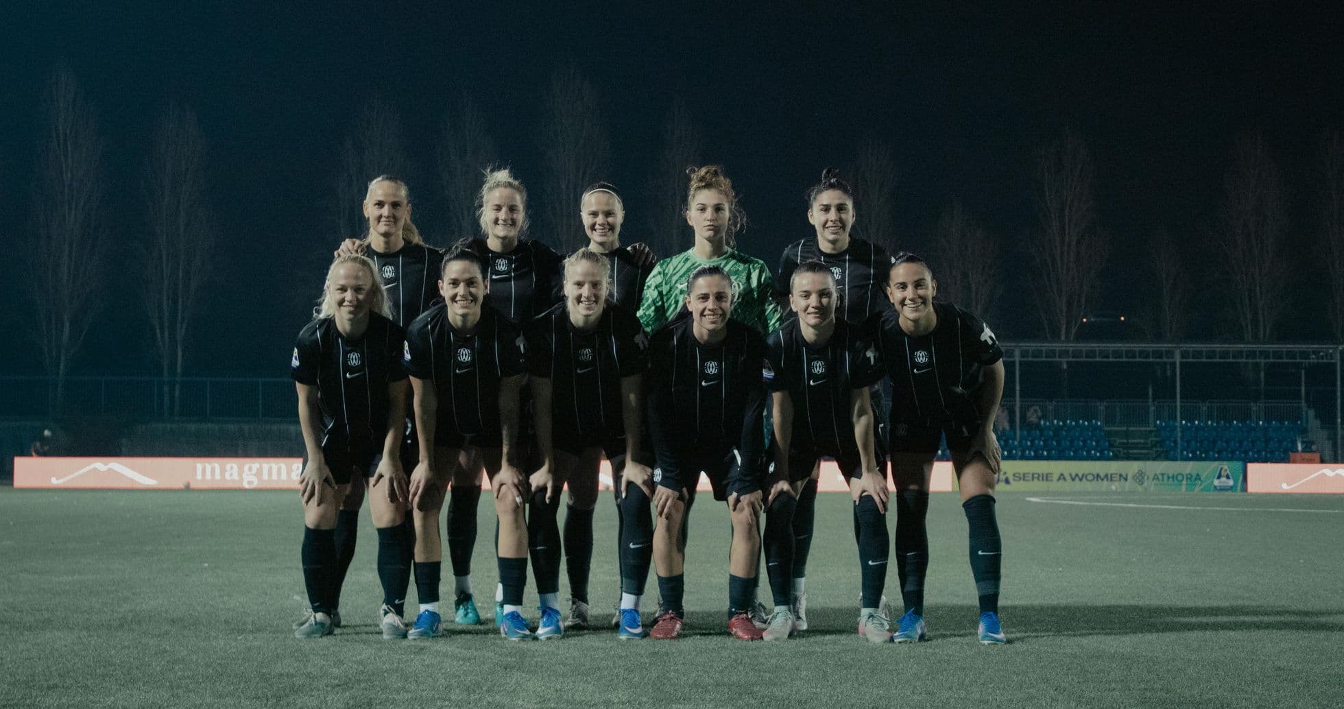 Como W team posing for team photo