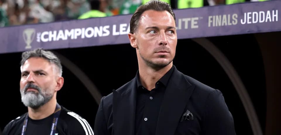 Coaches observing match during AFC Champions League final