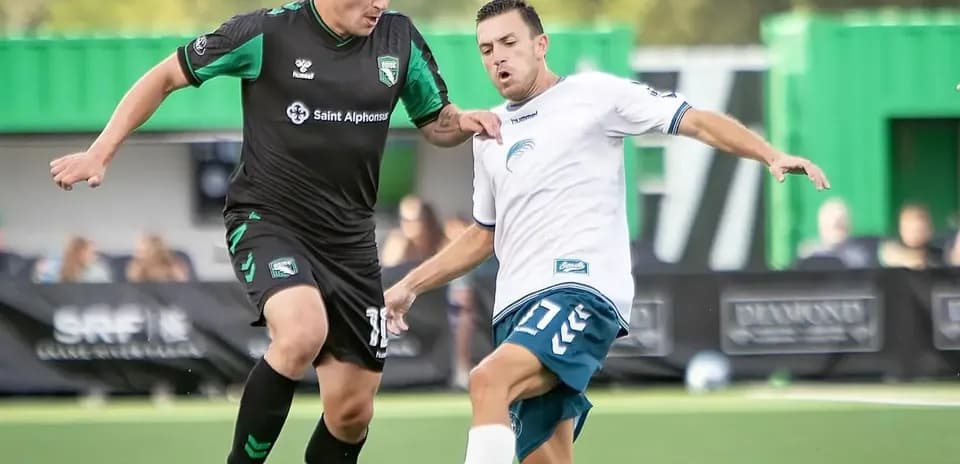 Spokane Velocity player tackling Boise opponent