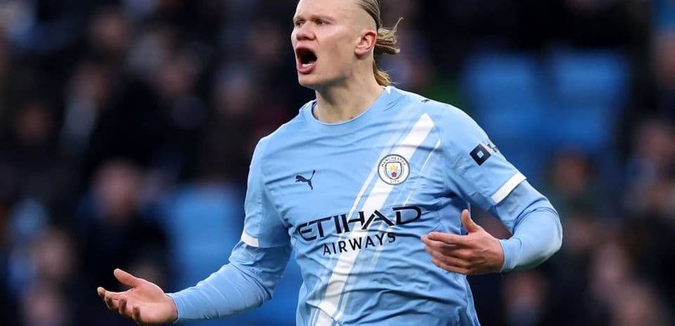 Player gesturing during Manchester City match