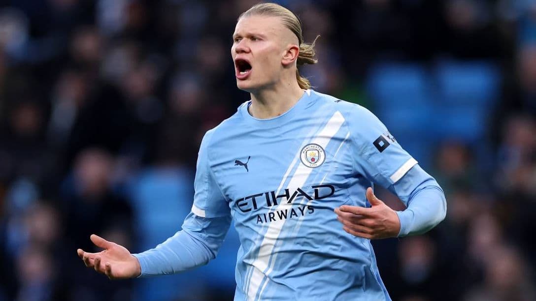 Player gesturing during Manchester City match
