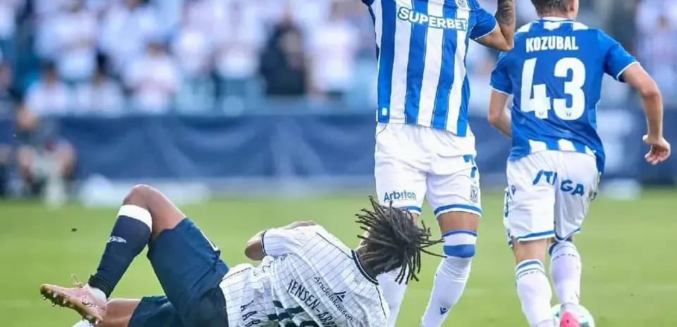 Lech Poznan player evades Aarhus defender