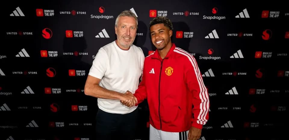 Two men shaking hands at Manchester United announcement