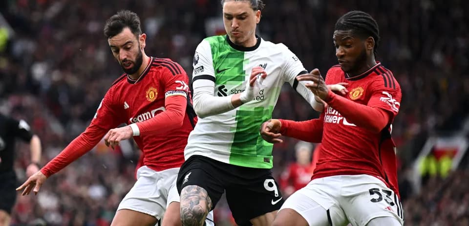 Players contesting the ball during Liverpool vs Manchester United