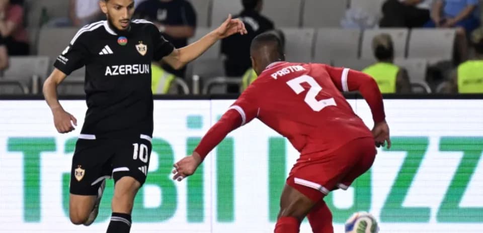 Qarabag player dribbling against CSKA Sofia defender