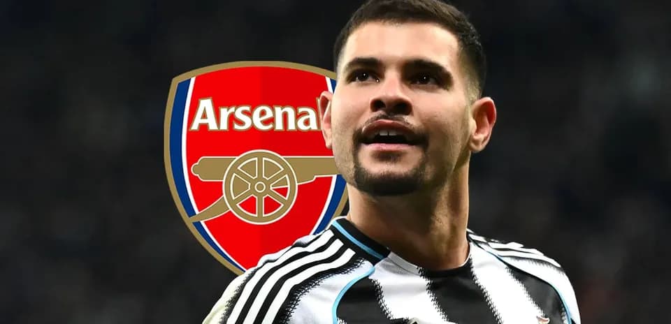 Newcastle player in front of Arsenal logo