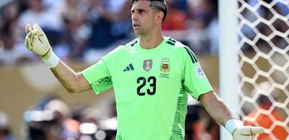 Goalkeeper in green jersey gesturing during match