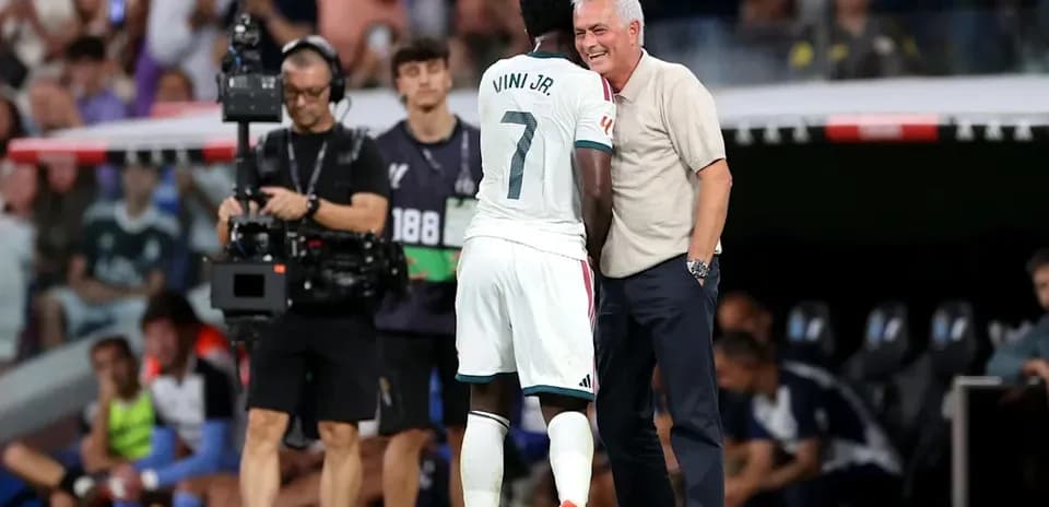 Vinicius Jr. talking to manager during match