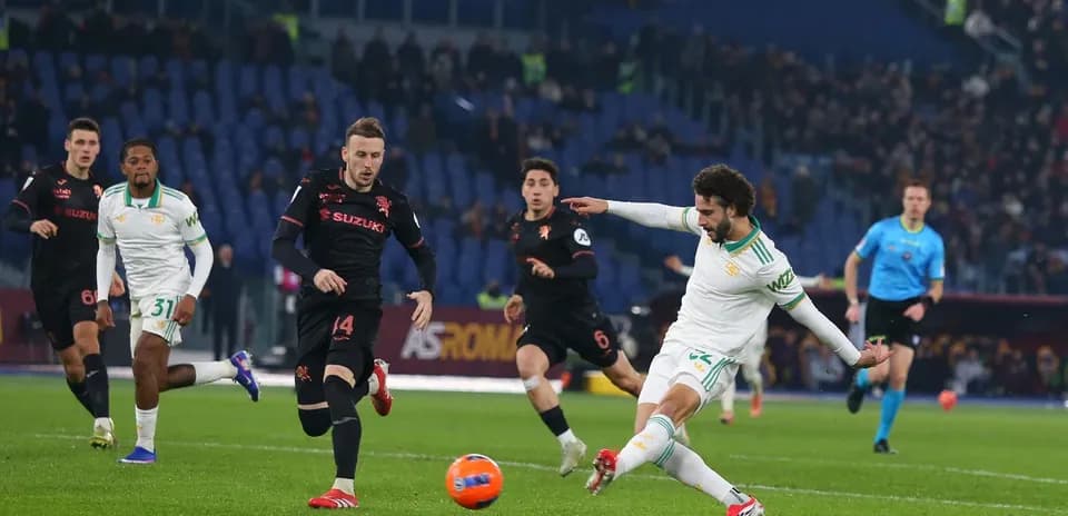 Players competing for the ball in Serie A match