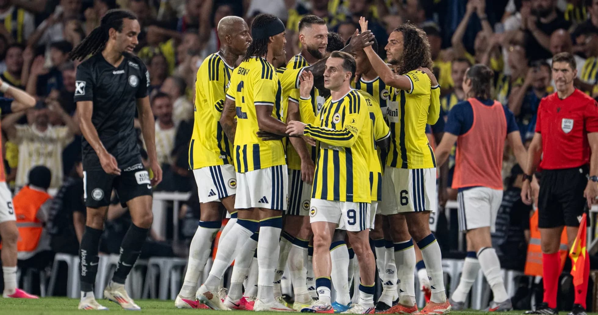 Fenerbahçe players celebrating a goal