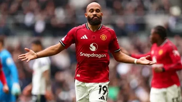Manchester United player gesturing during match