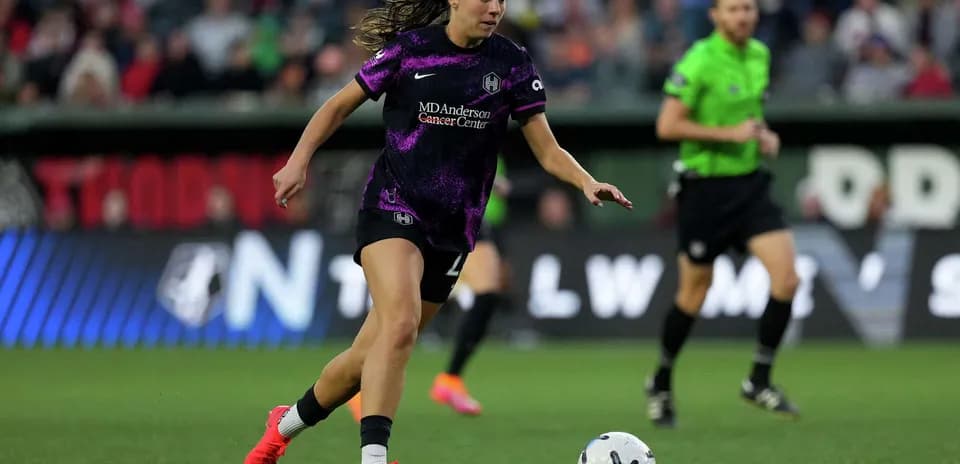 Player dribbling the ball during NWSL match