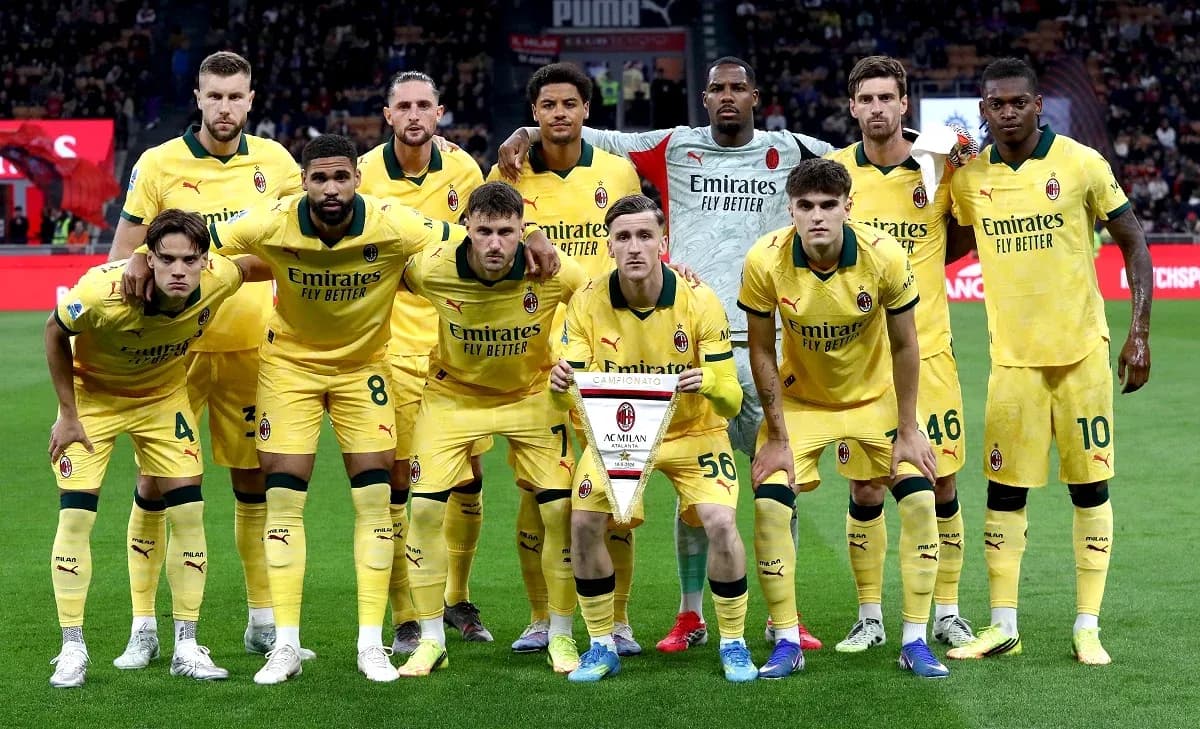 AC Milan team posing for a match