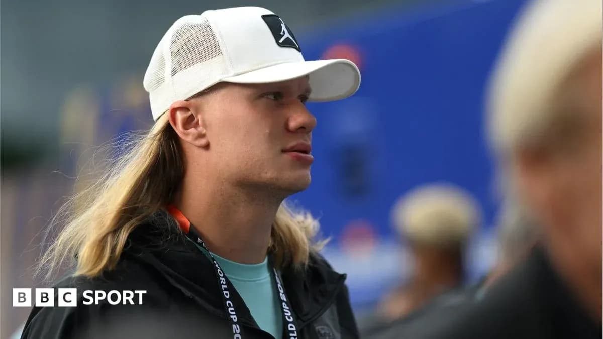 Athlete with long hair wearing a cap at event