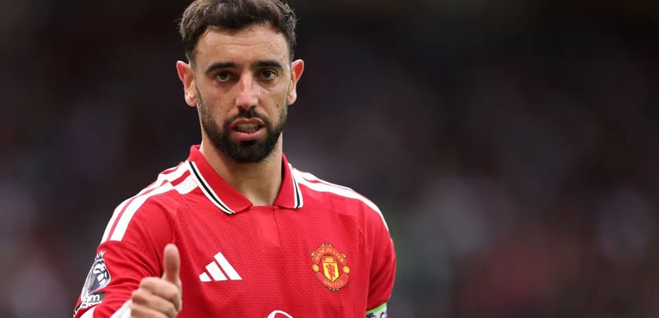 Bruno Fernandes gesturing during Manchester United match