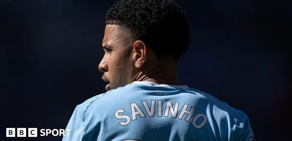 Player in light blue jersey with 'SAVINHO' on back