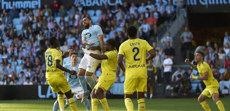 Celta Vigo player jumps to head the ball