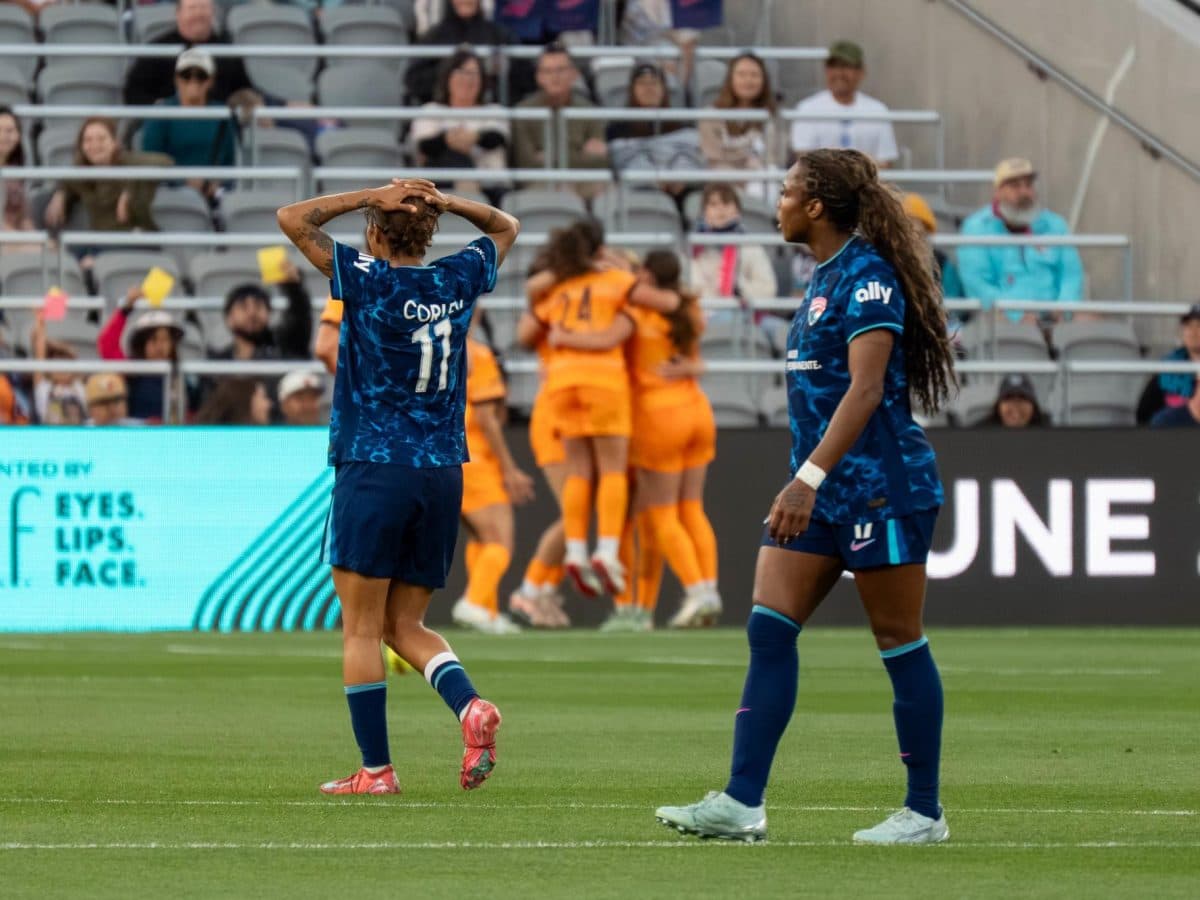 Houston Dash players reacting during match