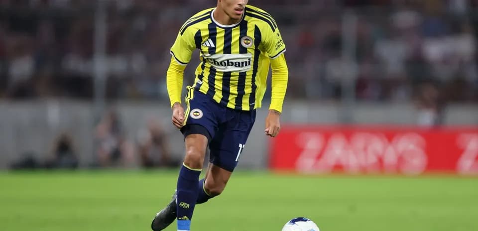 Fenerbahçe player dribbling the ball on field