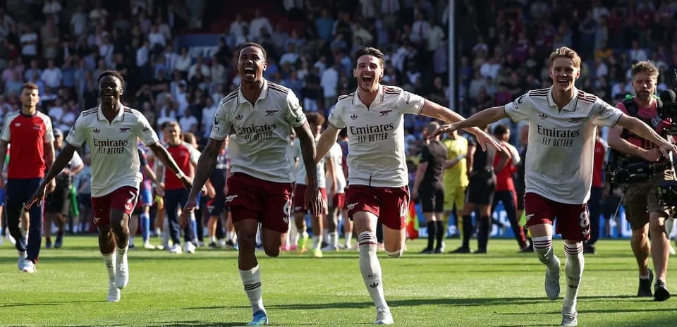 Arsenal players celebrating victory at Crystal Palace
