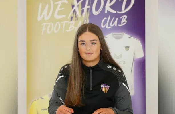 Player signing contract for Wexford Football Club