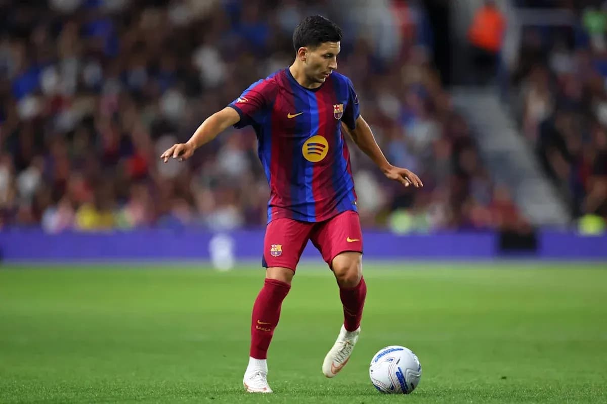 Player dribbling ball during match at Camp Nou