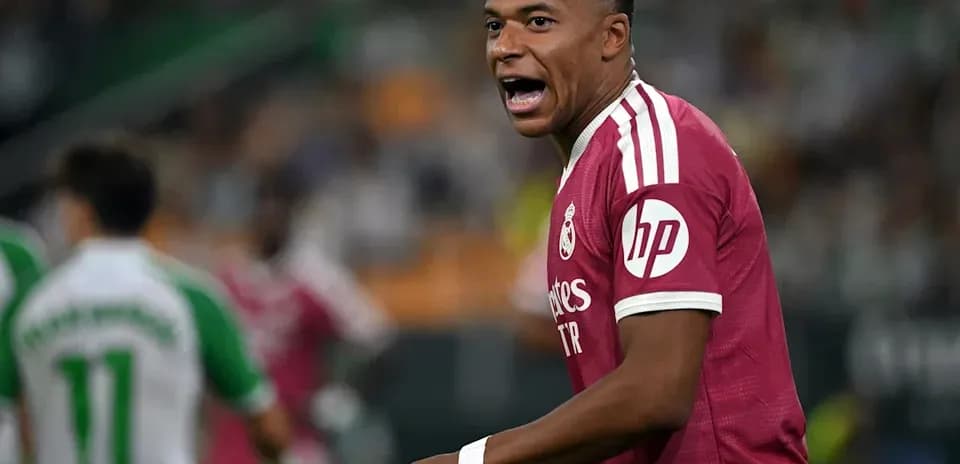 Player celebrating in pink Real Madrid jersey