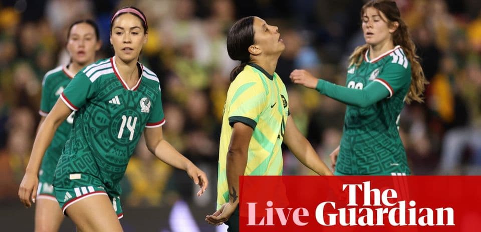Players from Mexico and Australia during a match