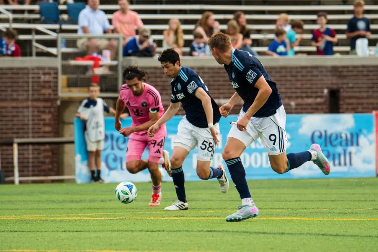 Chattanooga players competing against Inter Miami II