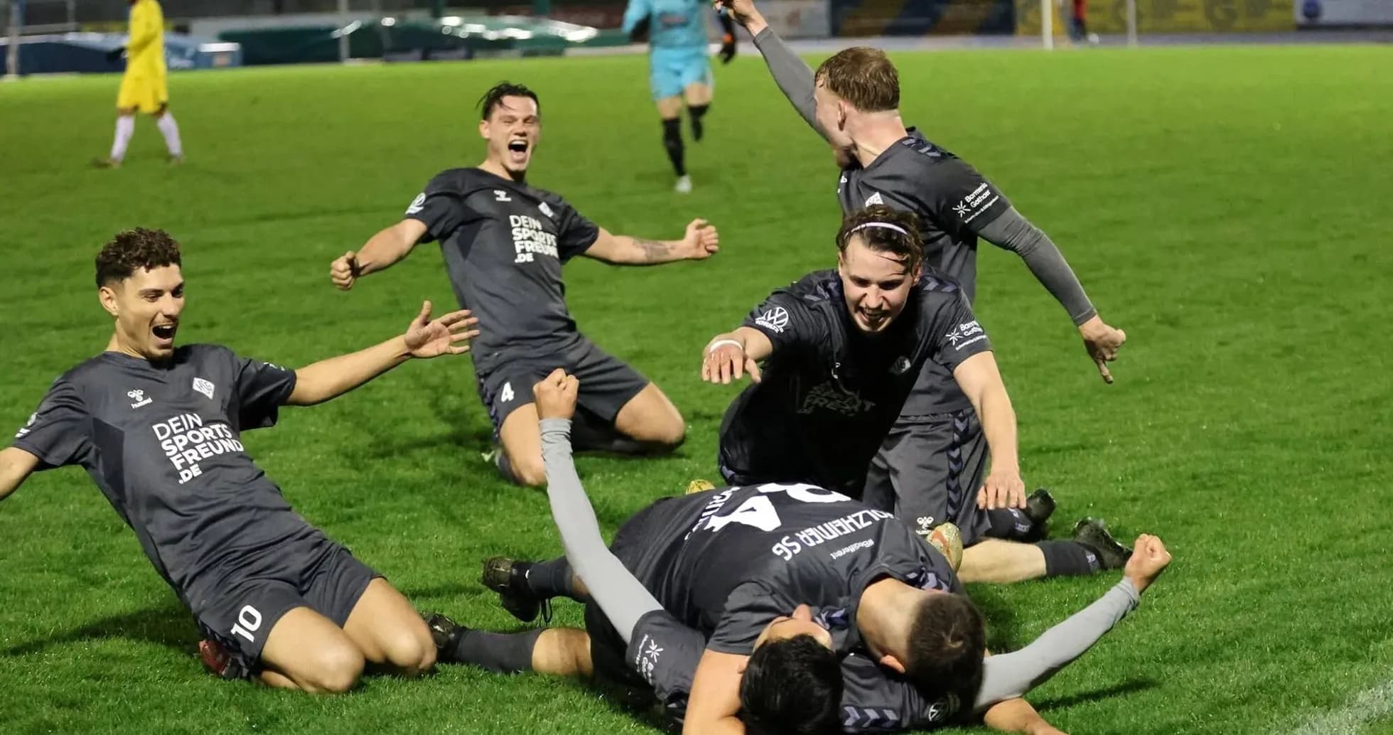 Players celebrating a goal during Monheim match