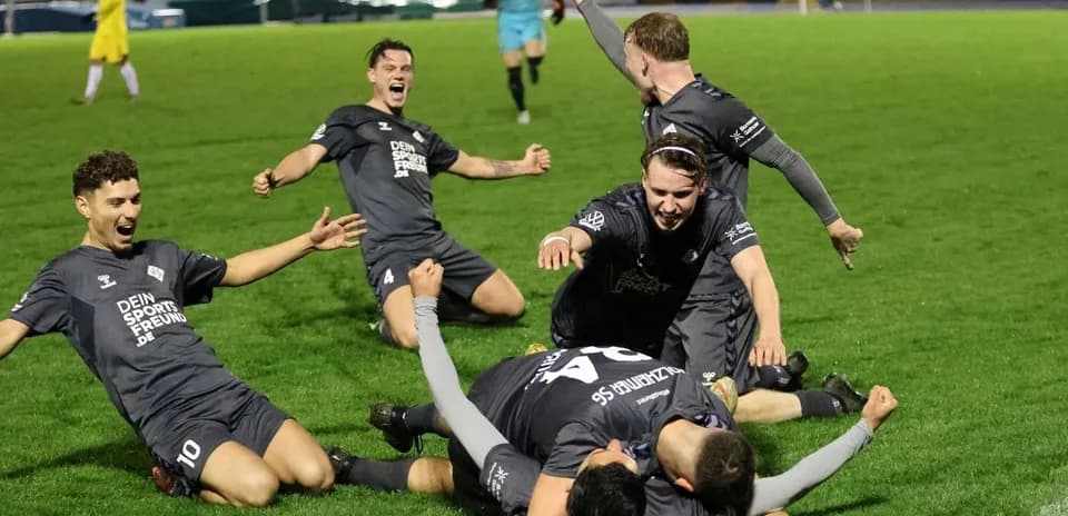 Players celebrating a goal during Monheim match