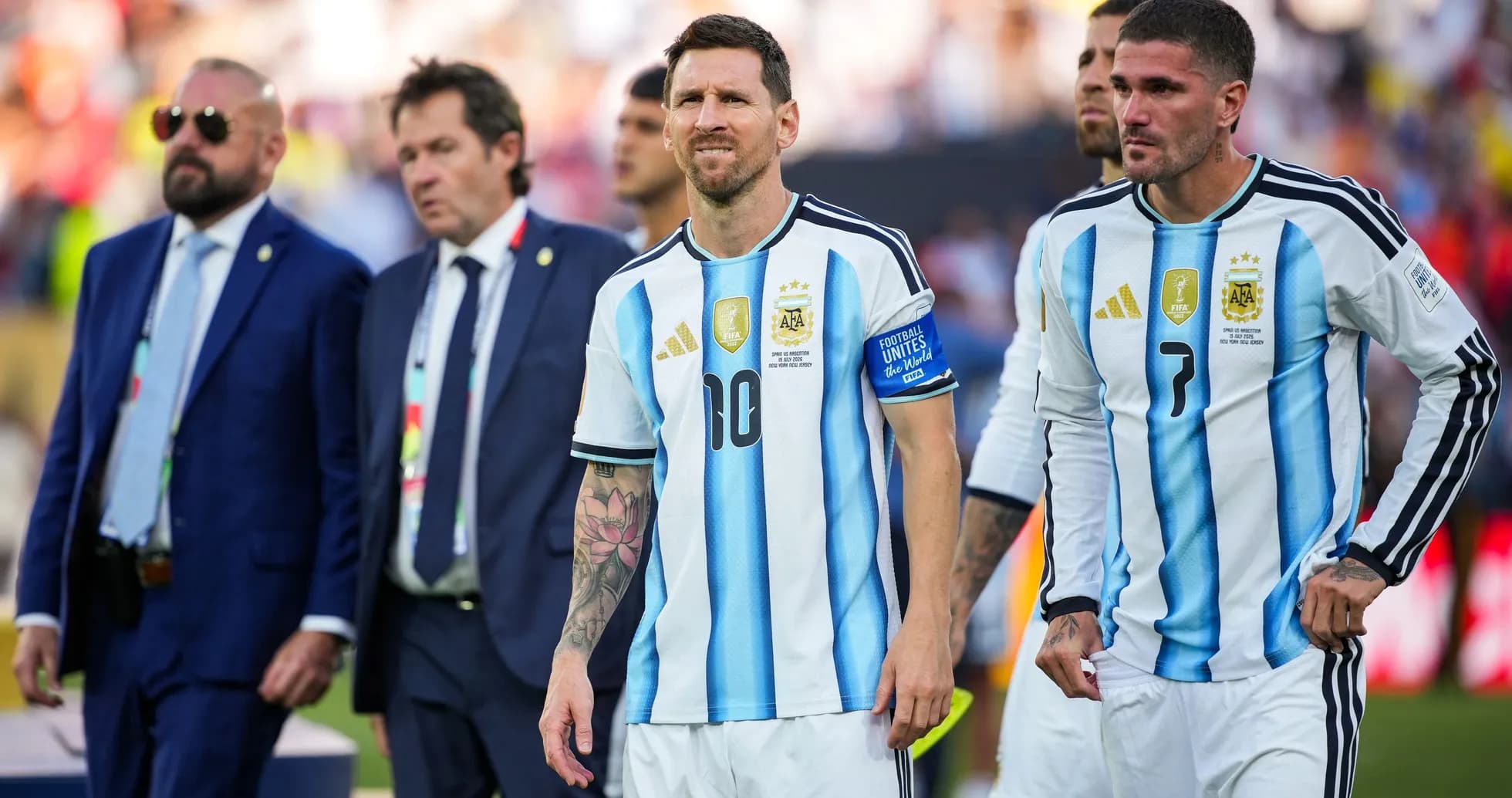 Lionel Messi and teammates walking off the pitch