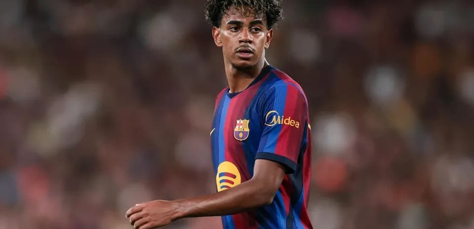 Player in FC Barcelona jersey during match