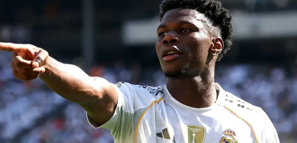 Player pointing during a match for Real Madrid