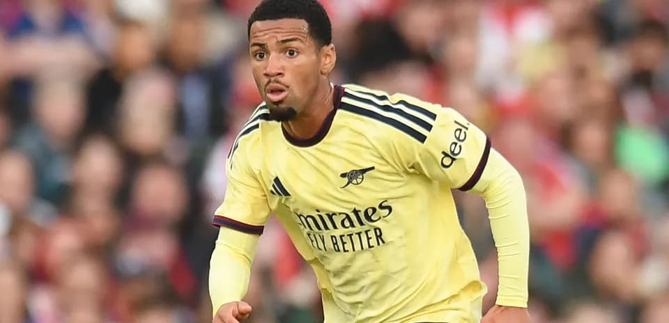 Player in Arsenal kit running during match