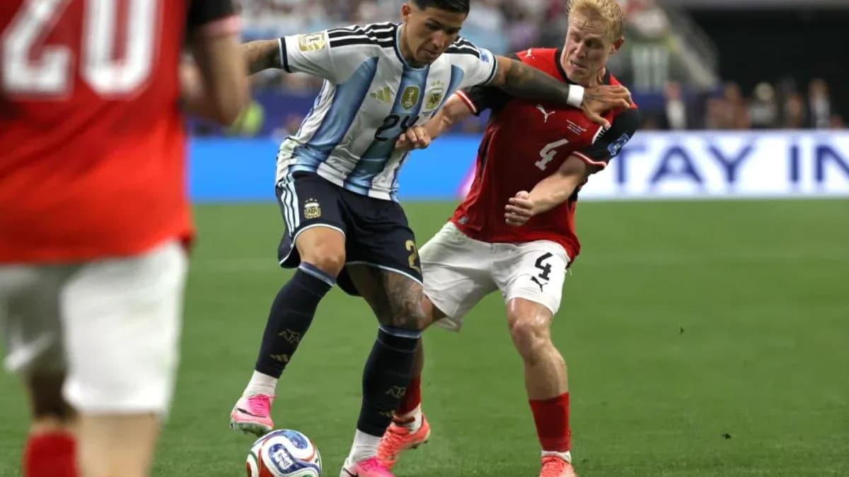 Argentinian player dribbling past opponent during match