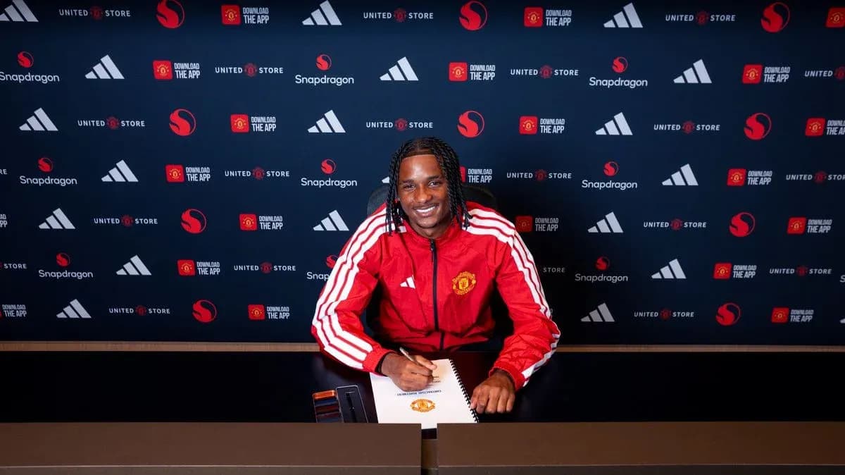 Player signing contract at Manchester United announcement