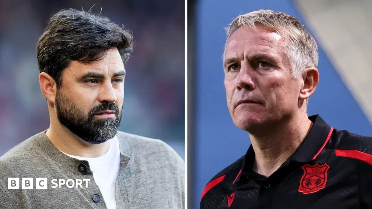 Two football managers during a match preparation